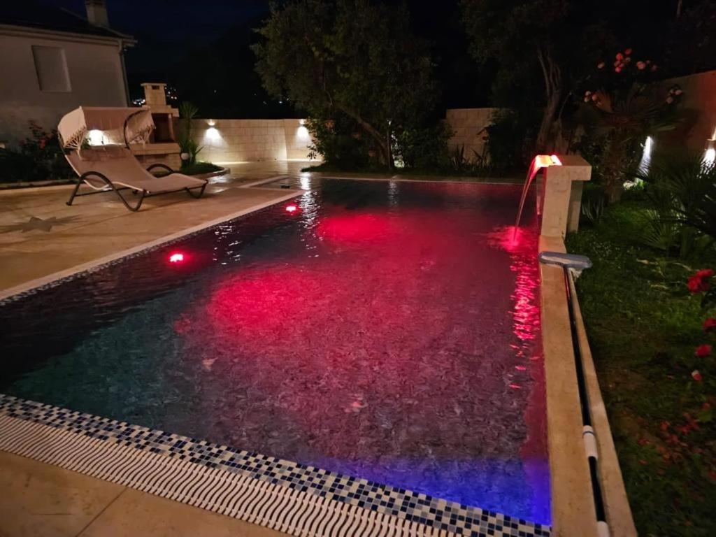Villa Holiday Apartments Bar Eksteriør bilde