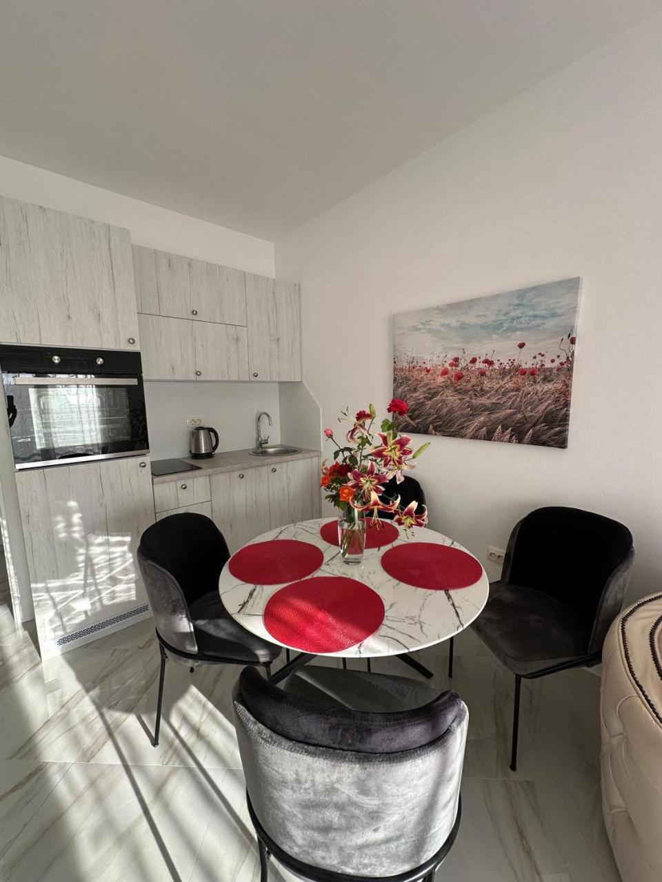 Villa Holiday Apartments Bar Eksteriør bilde