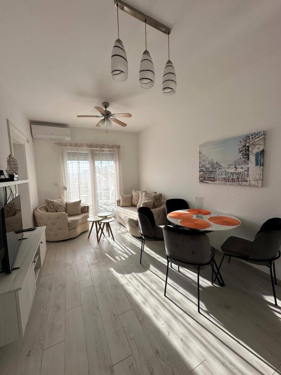 Villa Holiday Apartments Bar Eksteriør bilde